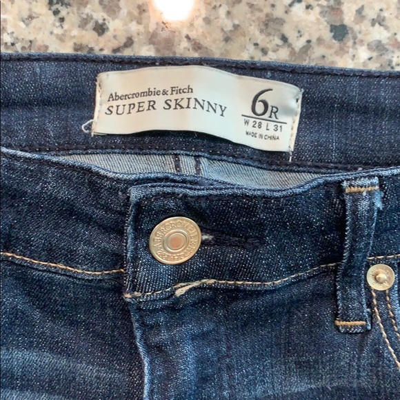 Abercrombie skinny jeans with knee cutouts - Picture 2 of 6